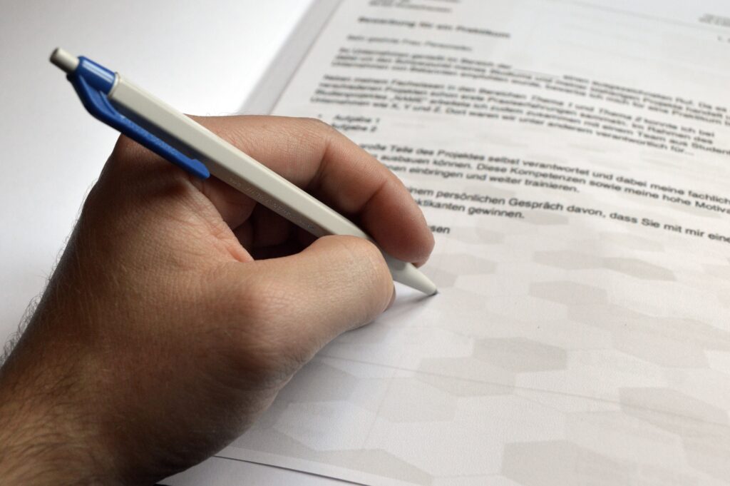 Generate Bulletproof Employment Contracts in a Minute With HR Docket